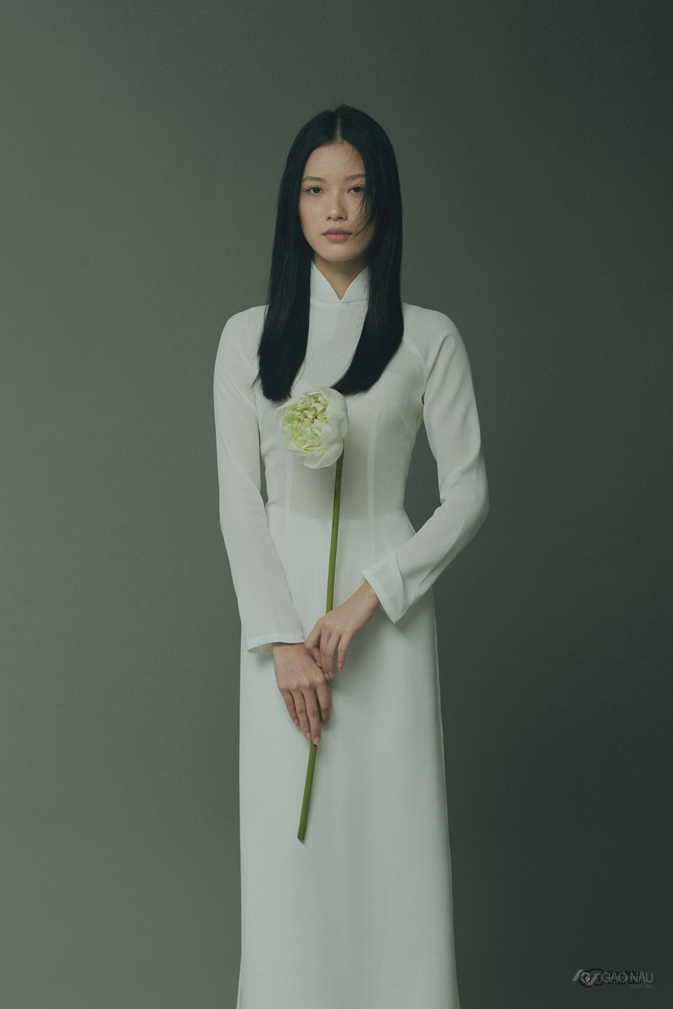 Khách Gạo Nâu — Áo dài sen concept